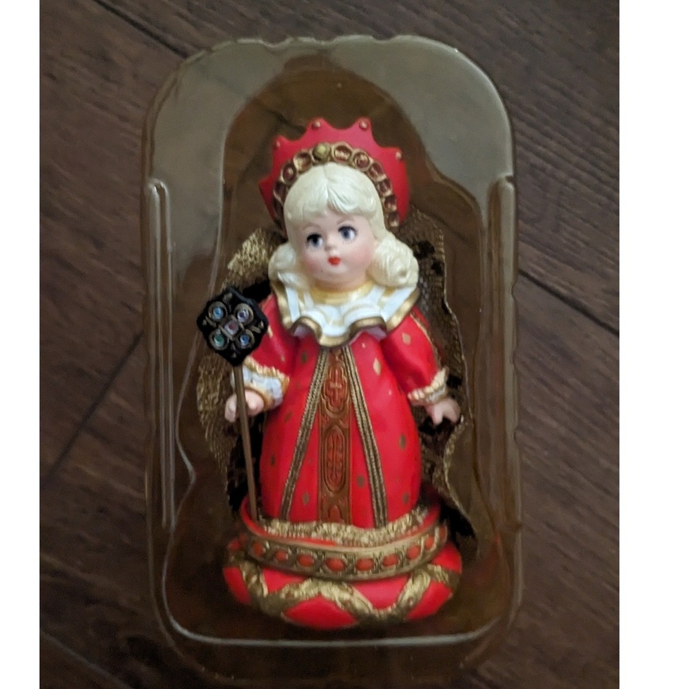 Hallmark Keepsake Red‎ Queen Alice in Wonderland Madame Alexander Ornament 1999